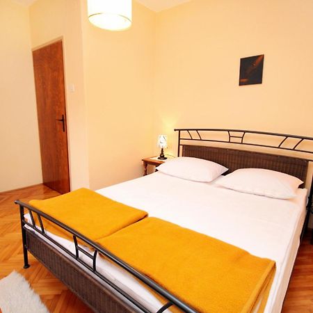 Apartments With A Parking Space Novi Vinodolski - 2423 Exterior photo